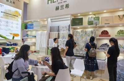 赫兰希家纺HENACL耀启鹏城 定义夜间美肤新主张