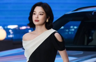 辛芷蕾的穿搭美学：把大女人的飒与柔，穿进骨子里